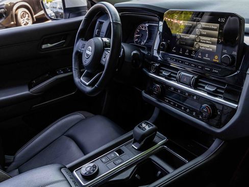 Certified 2024 Nissan Pathfinder SL image 28