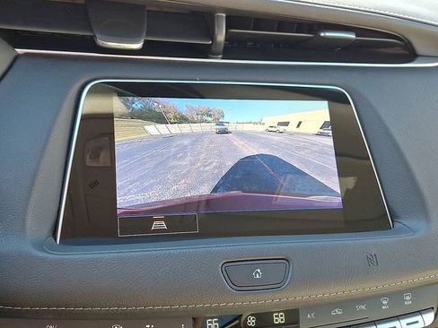 Certified 2021 Cadillac XT4 Luxury w/ Cold Weather Package image 22