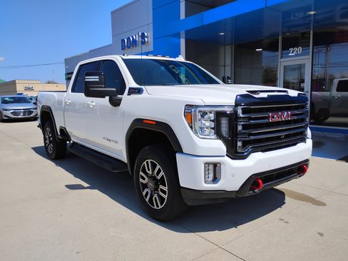 Used 2022 GMC Sierra 2500 AT4 w/ AT4 Preferred Package AWD/4WD image 3