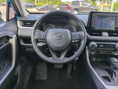 Used 2021 Toyota RAV4 LE AWD/4WD image 15