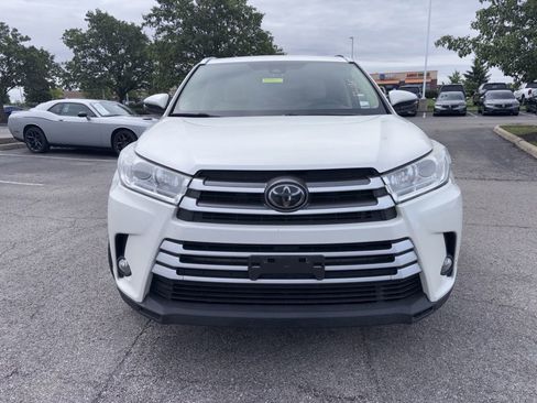 Used 2019 Toyota Highlander XLE AWD/4WD image 2