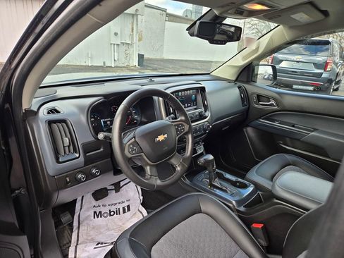 Used 2018 Chevrolet Colorado Z71 AWD/4WD image 2