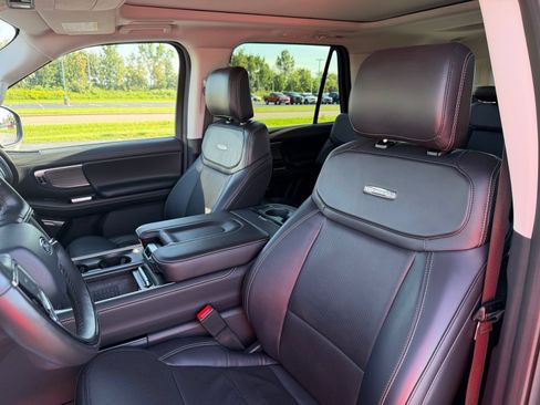 Used 2025 Ford Expedition Platinum w/ Driver's Package AWD/4WD image 13