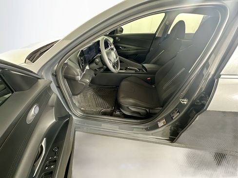 Used 2024 Hyundai Elantra SEL FWD image 13