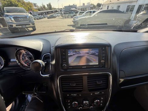 Used 2019 Dodge Grand Caravan SXT image 29