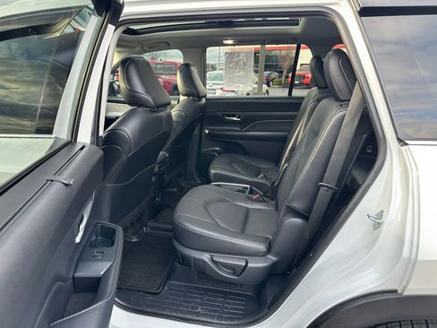 Used 2024 Toyota Grand Highlander Limited image 14