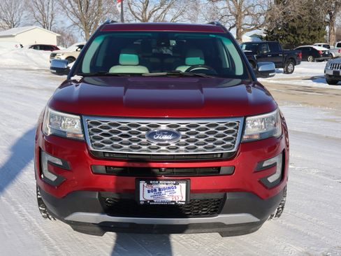 Used 2017 Ford Explorer Platinum image 2