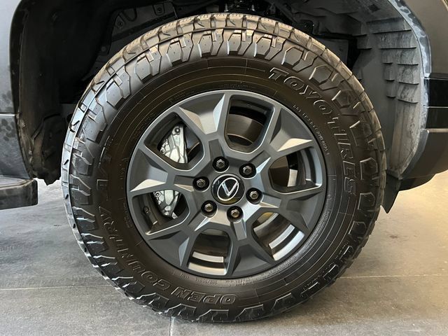 Used 2025 Lexus GX 550 AWD/4WD image 12