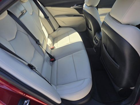 Used 2021 Cadillac CT4 Premium Luxury RWD image 5