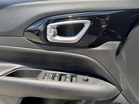 New 2025 Jeep Compass Limited w/ Sun & Sound Group image 19