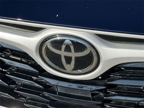 Used 2023 Toyota Highlander LE image 30