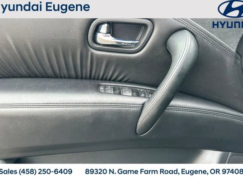 Used 2023 Nissan Armada SV image 12