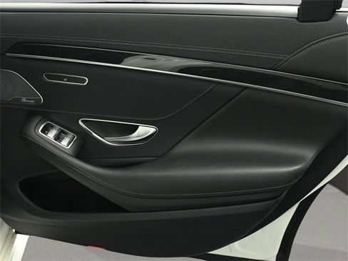 Used 2020 Mercedes-Benz S 560 4MATIC Sedan image 18