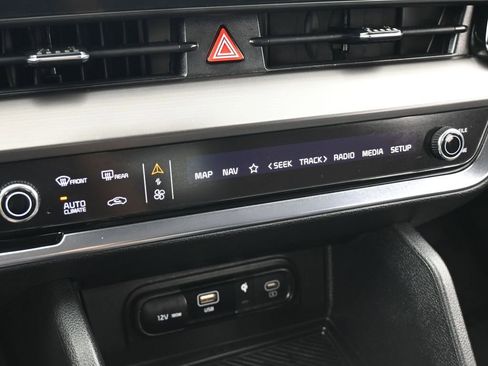 Used 2025 Kia Sportage EX image 24
