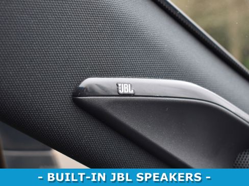 Used 2021 Toyota Venza Limited image 21