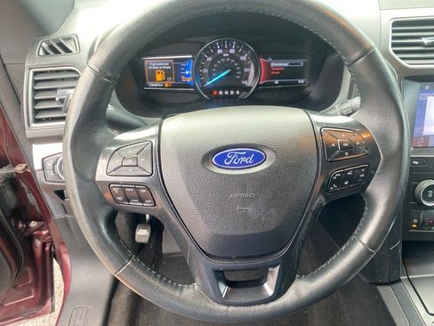 Used 2019 Ford Explorer XLT w/ Equipment Group 202A image 10