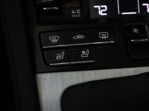 Used 2022 Porsche 718 Boxster RWD image 19