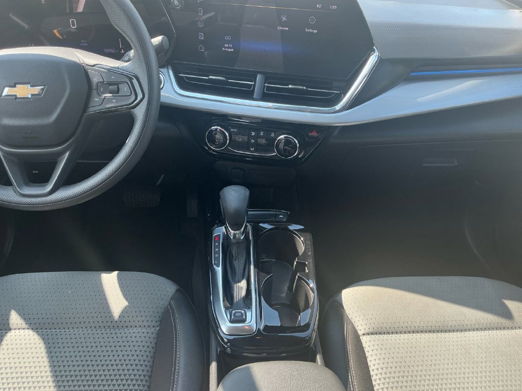 Used 2025 Chevrolet Trax LT FWD image 20