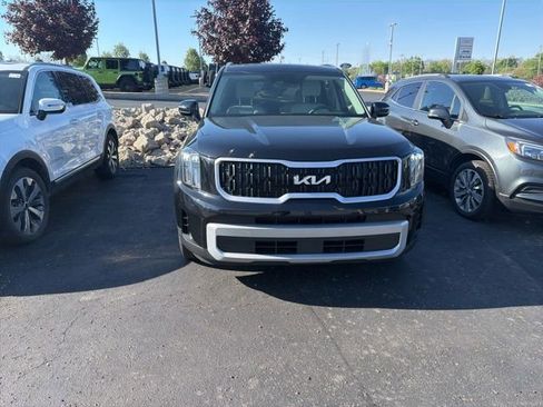 Used 2024 Kia Telluride EX w/ EX Captain's Chair Package AWD/4WD image 2