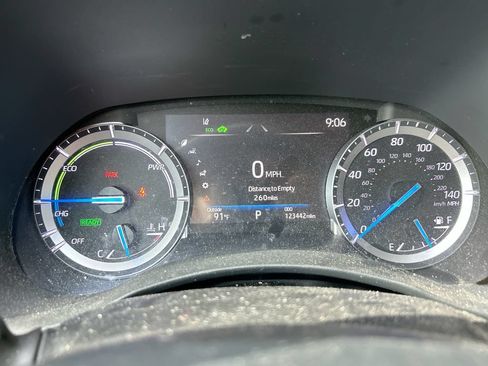 Used 2022 Toyota Highlander XLE FWD image 21