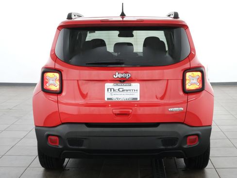 Used 2019 Jeep Renegade Latitude w/ Cold Weather Group FWD image 4