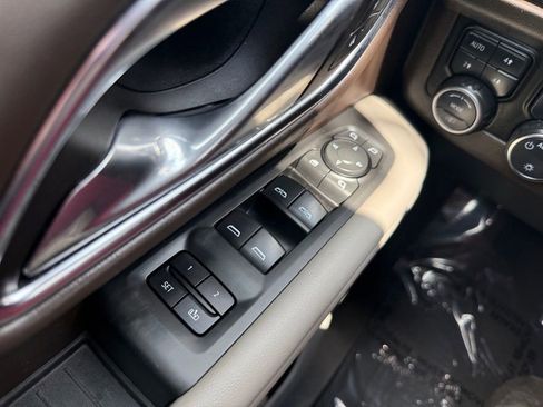 Used 2021 Chevrolet Suburban Z71 w/ Z71 Off-Road Package image 11