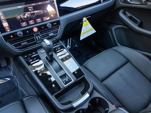 New 2026 Porsche Macan Turbo image 44