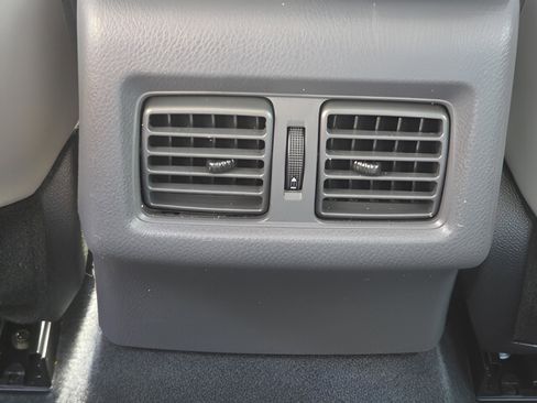 Used 2022 Toyota Camry XLE image 13