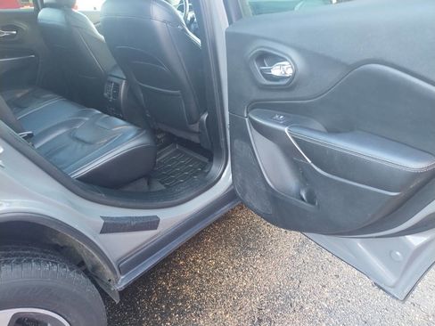 Used 2019 Jeep Cherokee Limited image 20