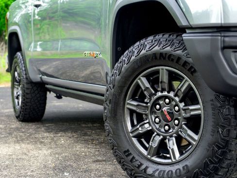 Used 2024 GMC Sierra 1500 AT4X AWD/4WD image 3