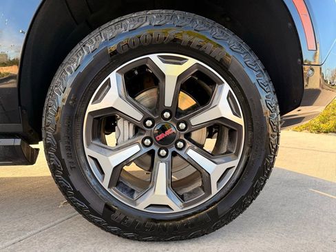 Used 2025 GMC Yukon XL AT4 Ultimate AWD/4WD image 38