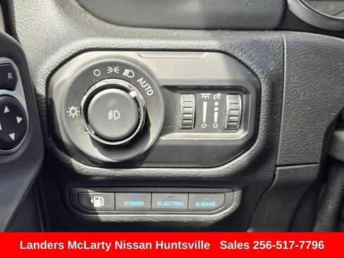 Used 2021 Jeep Wrangler Unlimited Sahara AWD/4WD image 26