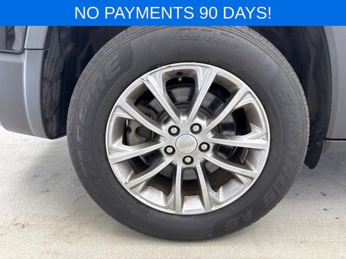 Used 2019 Jeep Cherokee Latitude Plus w/ Comfort/Convenience Group AWD/4WD image 35