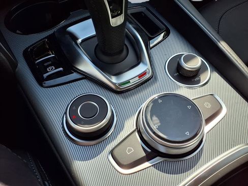 New 2025 Alfa Romeo Giulia w/ Veloce Package Rwd image 15