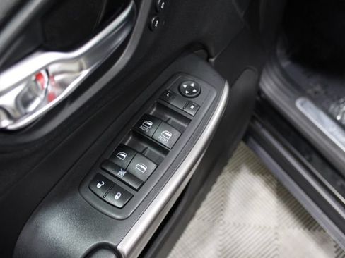 Used 2019 Jeep Cherokee Limited AWD/4WD image 17