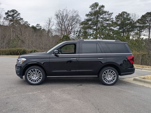 Used 2022 Ford Expedition Limited image 8