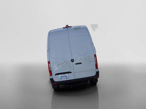Used 2024 Mercedes-Benz Sprinter 2500 image 4