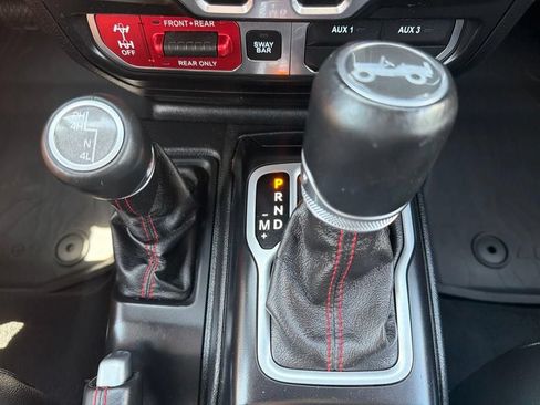 Used 2018 Jeep Wrangler Unlimited Rubicon AWD/4WD image 37