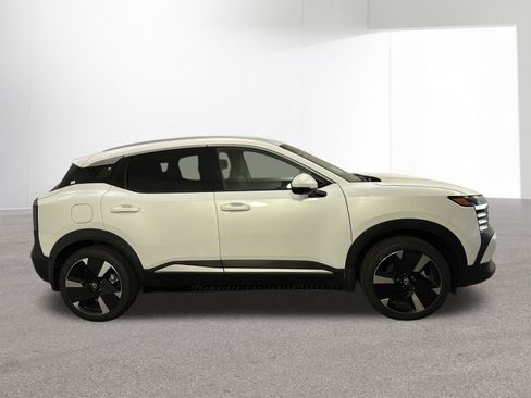 New 2025 Nissan Kicks SR image 35