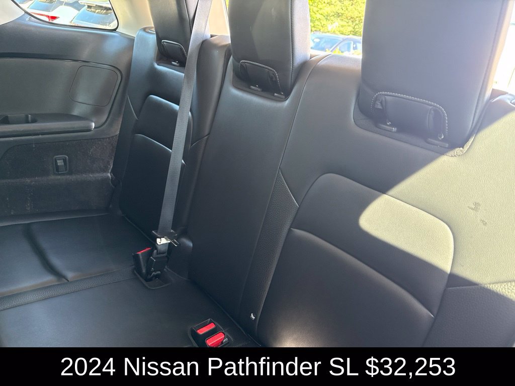 Used 2024 Nissan Pathfinder SL AWD/4WD image 17
