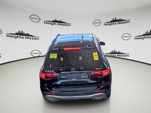 Used 2023 Mercedes-Benz GLB 250 4MATIC w/ Premium Package image 15