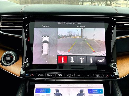 Used 2022 Jeep Grand Wagoneer Series III image 14