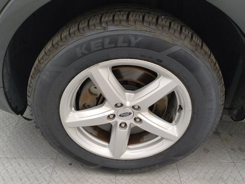 Used 2016 Ford Explorer XLT w/ Equipment Group 202A AWD/4WD image 31