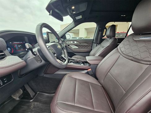 Used 2025 Ford Explorer Platinum w/ Ultimate Package image 10