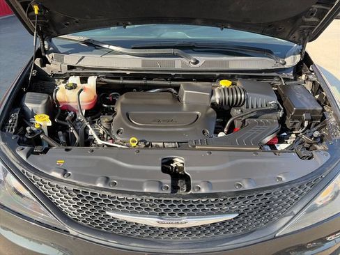 Used 2023 Chrysler Voyager LX FWD image 49
