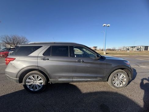 Used 2022 Ford Explorer Limited w/ Limited Technology Package image 8