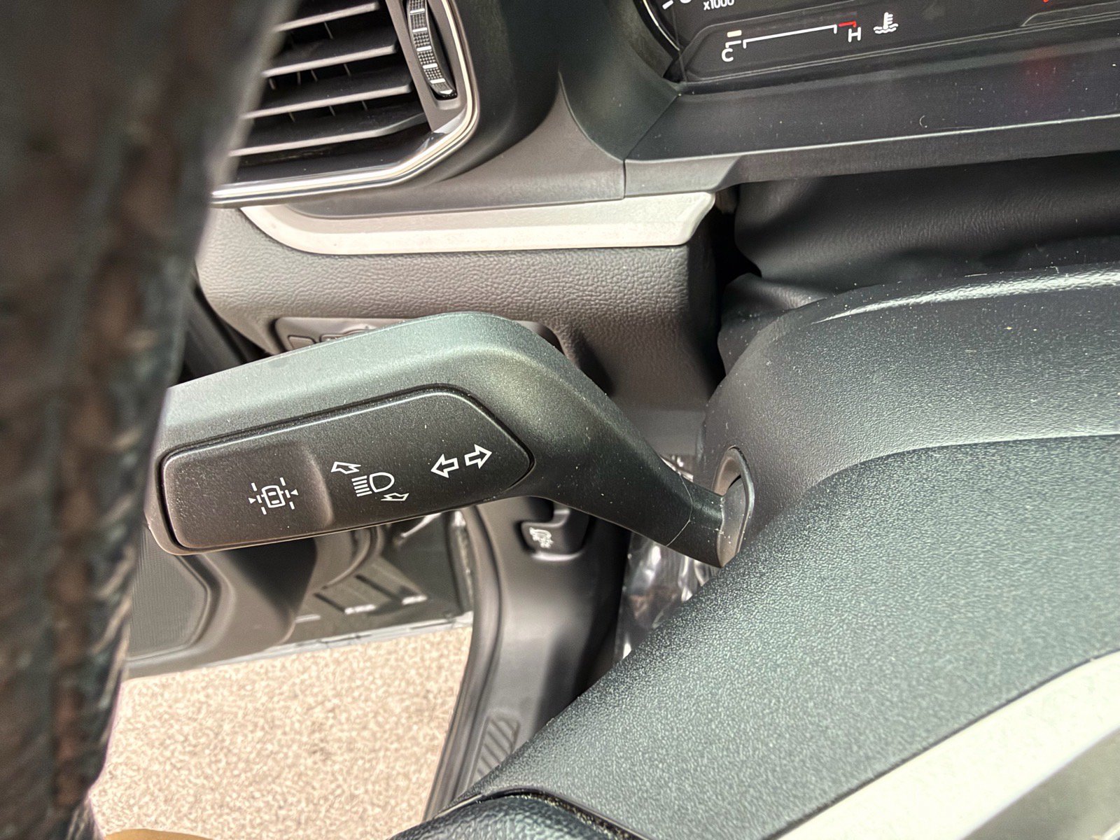Used 2023 Ford Explorer XLT w/ Equipment Group 202A AWD/4WD image 25