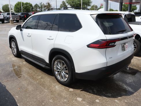 Used 2026 Toyota Grand Highlander Platinum image 7