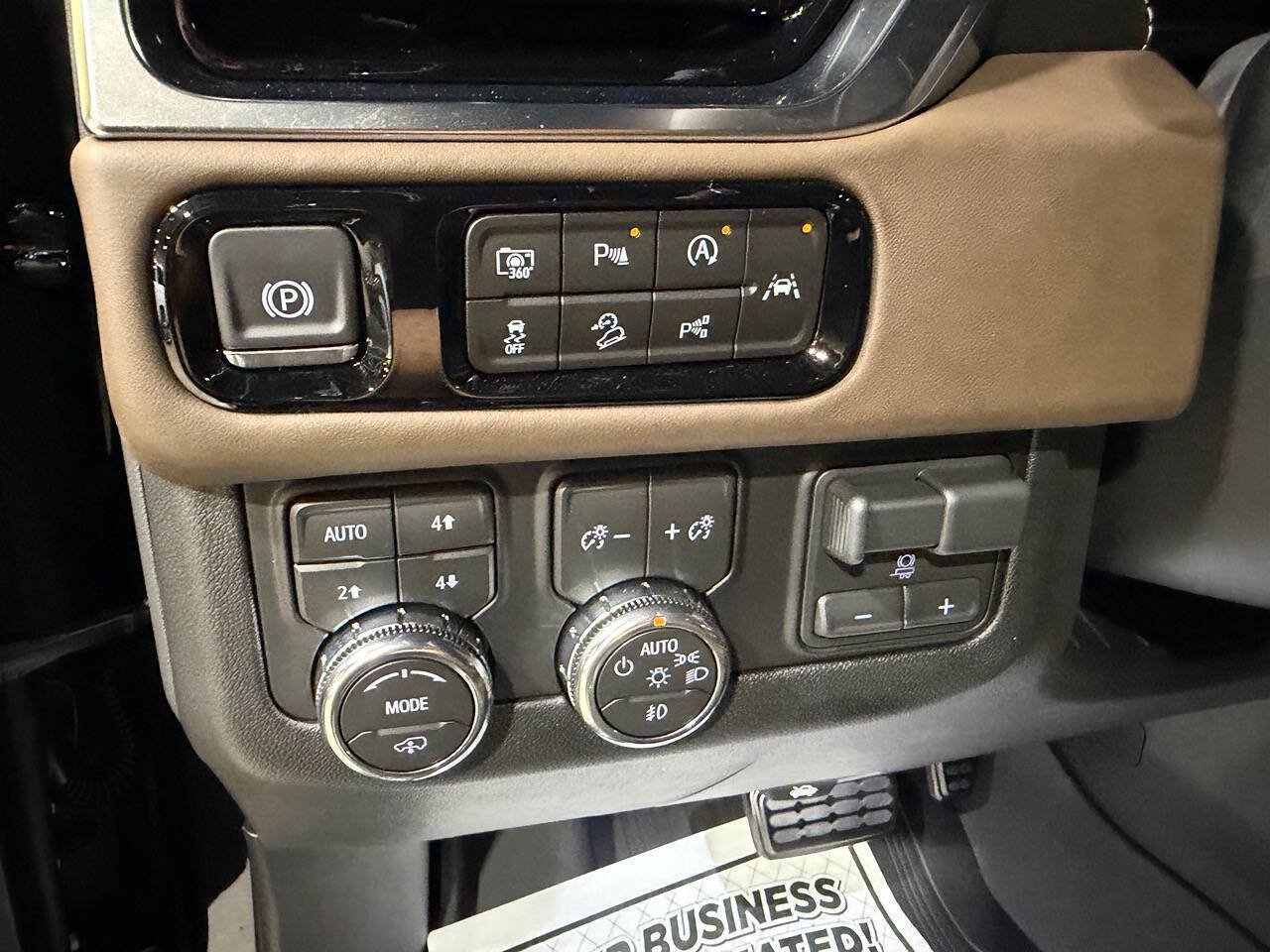 Used 2026 GMC Yukon Denali Ultimate w/ LPO, Floor Liner Package AWD/4WD image 19