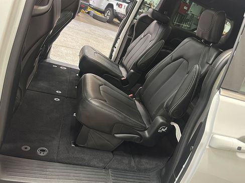 Used 2026 Chrysler Pacifica Select AWD/4WD image 28